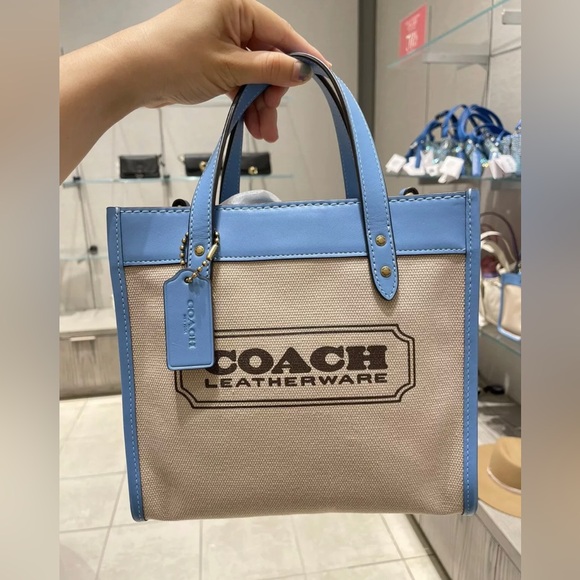 NWT Coach Field Tote 22 Bag in Brass/Natural Canvas/Pool Refined Calf Leather - Picture 4 of 12